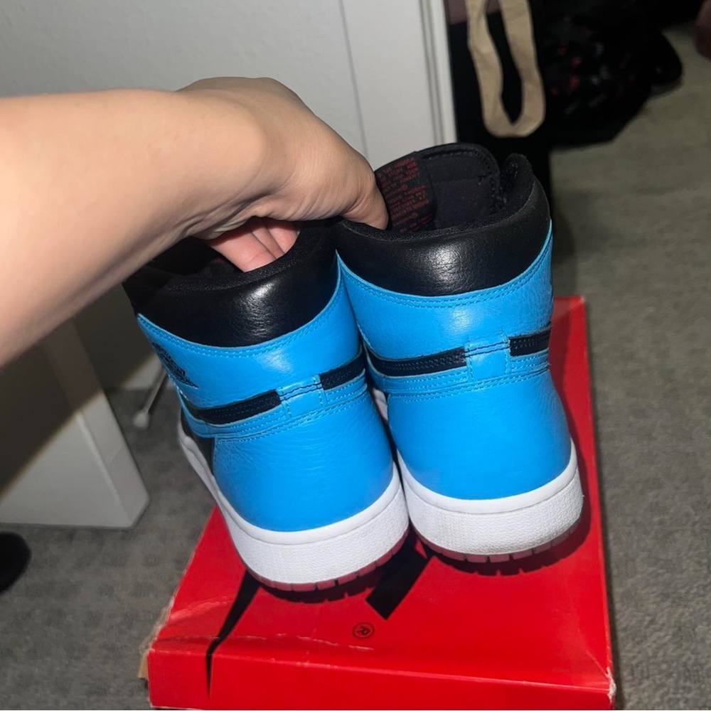 Jordan 1 Retro High
NC to Chi - Picture 4 of 6